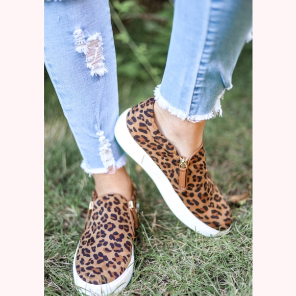 -- X -- Volatile Danity Leapord Print Shoes